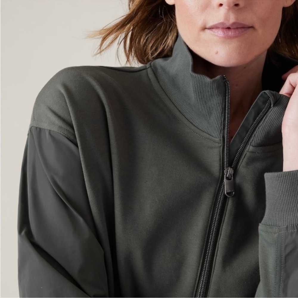 Athleta Triumph Hybrid half zip sweatshirt Bali Green Sz XS - Picture 6 of 17